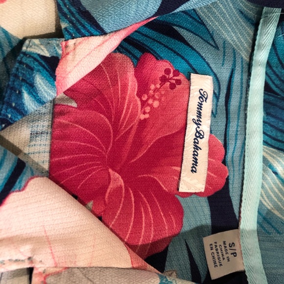 Men’s Hawaiian Shirt - Picture 2 of 3